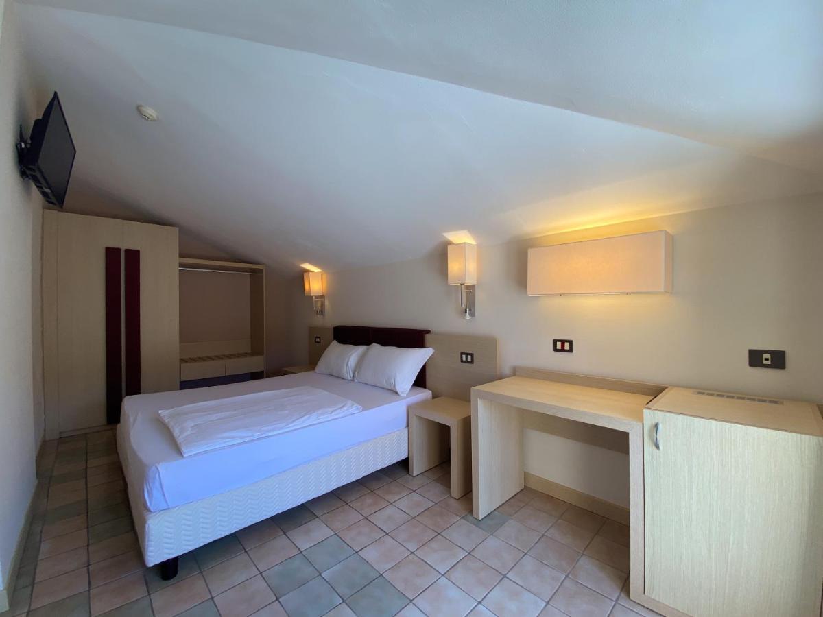 La Mandola Eco Hostel Capraia Ngoại thất bức ảnh