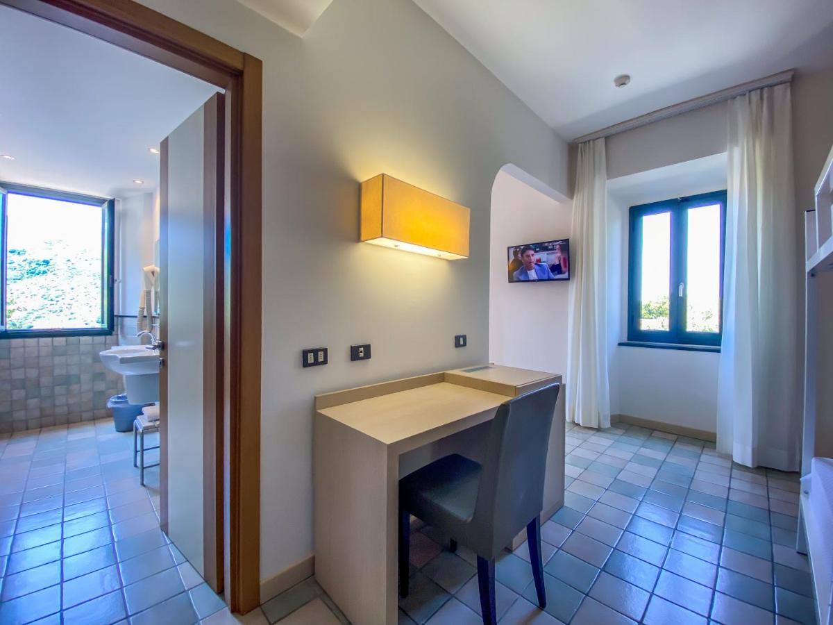 La Mandola Eco Hostel Capraia Ngoại thất bức ảnh