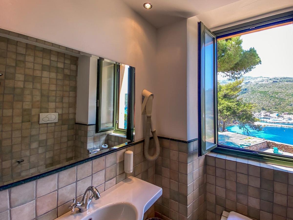 La Mandola Eco Hostel Capraia Ngoại thất bức ảnh