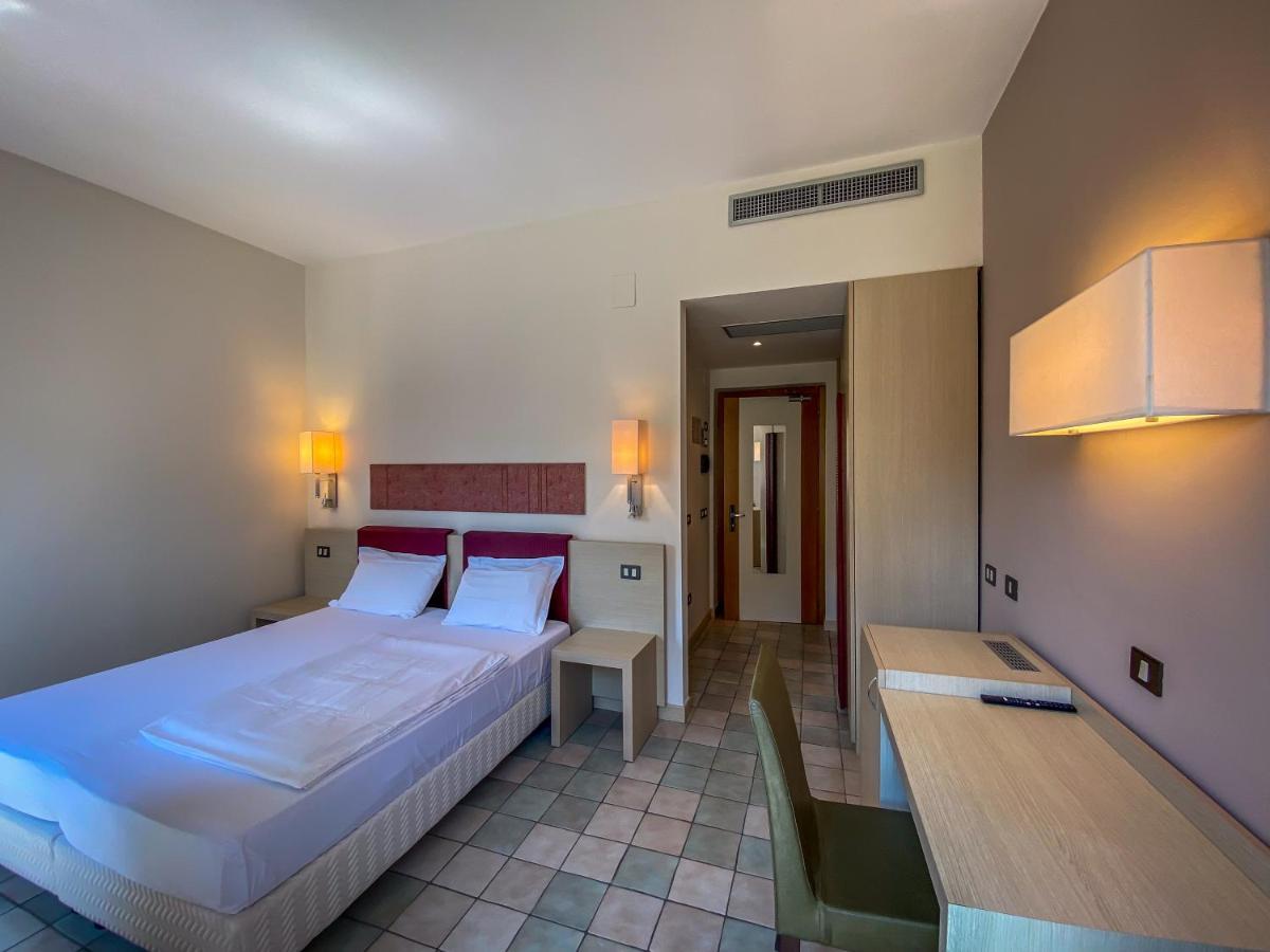 La Mandola Eco Hostel Capraia Ngoại thất bức ảnh