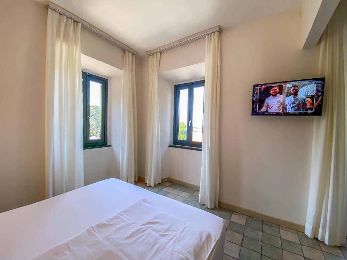 La Mandola Eco Hostel Capraia Ngoại thất bức ảnh